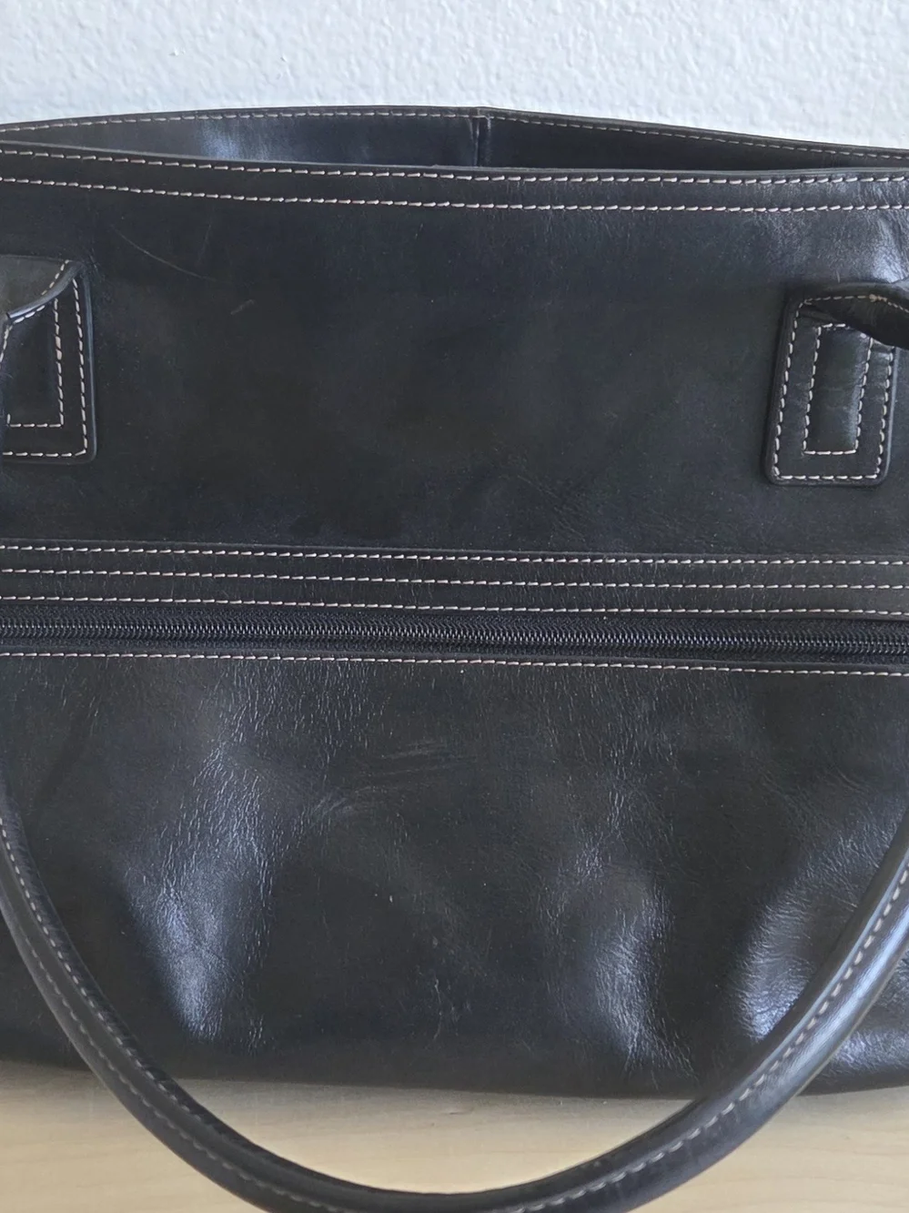 Fossil Black Leather Tote Bag with Contrast Stitching